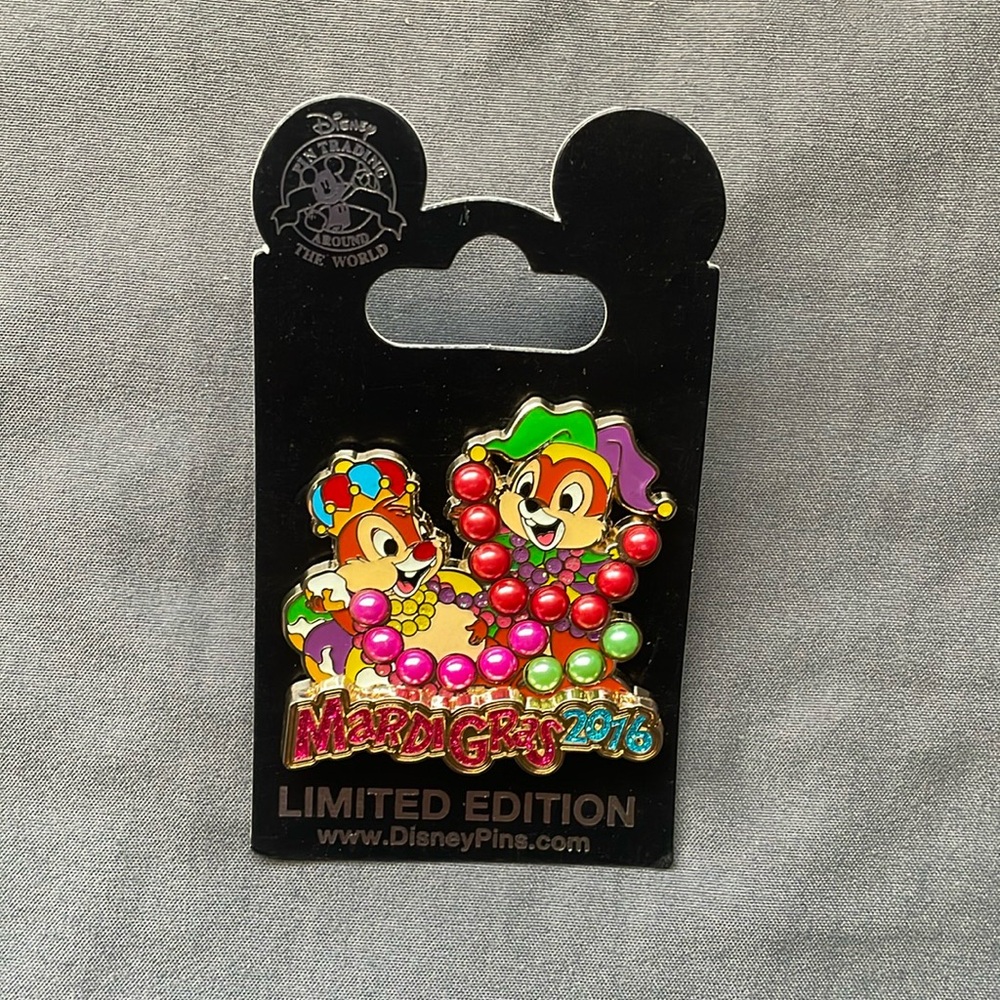 Disney Parks Mardi Gras 2016 Chip & Dale Pin LE 2000
